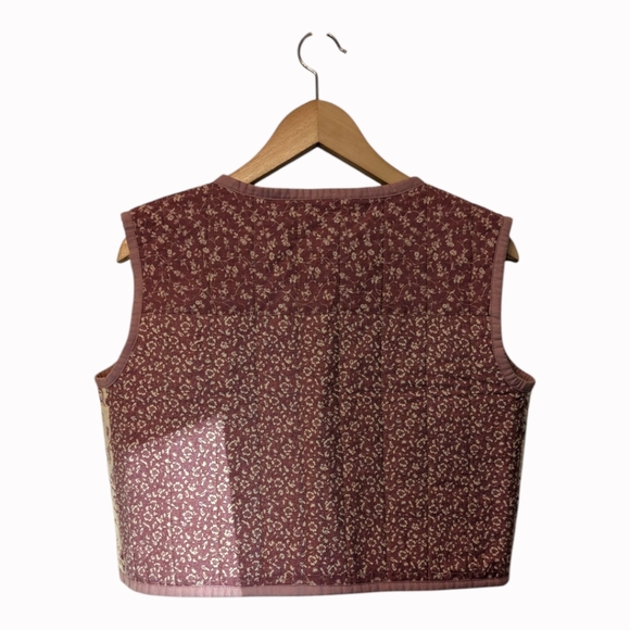 🩷🤍 Home Crafted Floral Patchwork Cropped Quilted Vest, S/M - Picture 3 of 8